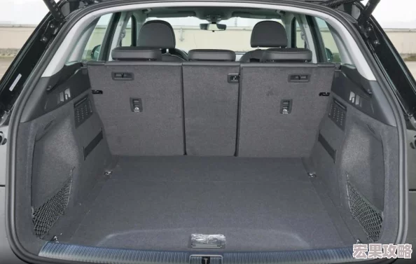 小小勇者是一款以冒险为主题,融合了放置元素的RPG游戏。在这款游戏中,玩家将扮演一名肩负重任的年轻勇者,踏上寻找宝藏、拯救大陆的旅程。游戏的画面采用了可爱的像素风格,色彩明艳且角色设计柔软,整体给人一种日式二次元RPG的温馨感觉。 小小勇者是一款以冒险为主题,融合了放置元素的RPG游戏。在这款游戏中,玩家将扮演一名肩负重任的年轻勇者,踏上寻找宝藏、拯救大陆的旅程。游戏的画面采用了可爱的像素风格,色彩明艳且角色设计柔软,整体给人一种日式二次元RPG的温馨感觉。